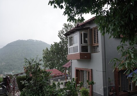 3 bedroom cottage with bonfire