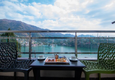 The Tal Paradise( 20 km from Nainital ) A Lake Side Hotel