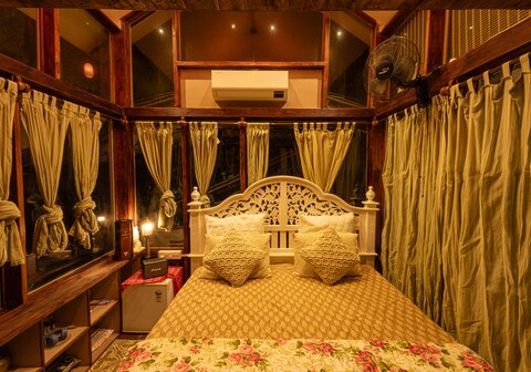 Looking Glass by Roamhome