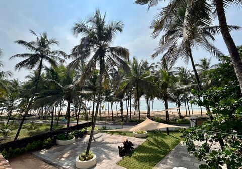 3BR Beachfront Villa with Pool - Villa Marina II