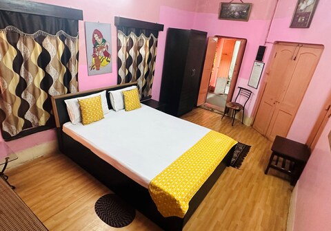 Sadhna Homestay in Jodhpur park opposite EEDF hospital