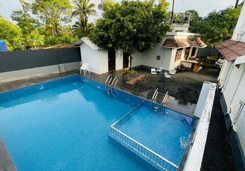 Mount Wave Holiday Pool Villa