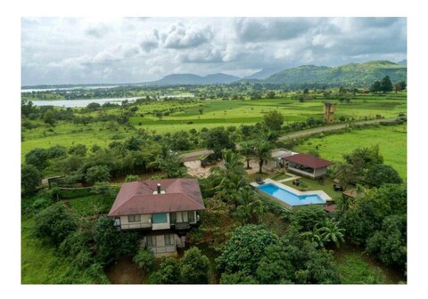 Redhomex Lake View 5 BHK with Pvt Pool