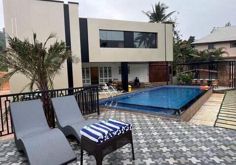 Bumble Bee Pool Villa 5BHK