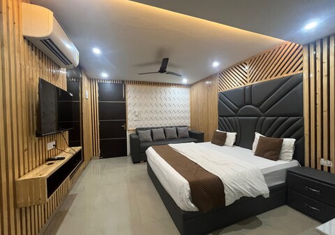 Dehradun Studio 1 By Musafir