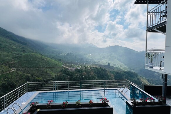 MehaKira Cottage | Hill-view Swimming Pool