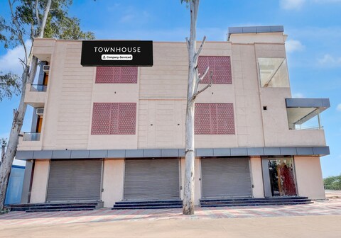 Super Townhouse Roorkee Bypass