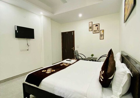 Hotel O K R Resdiancy Near Botanic Garden Of Indian Republic