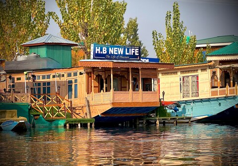 Houseboat New Life