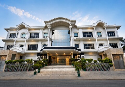 Hotel Samrat Heavens