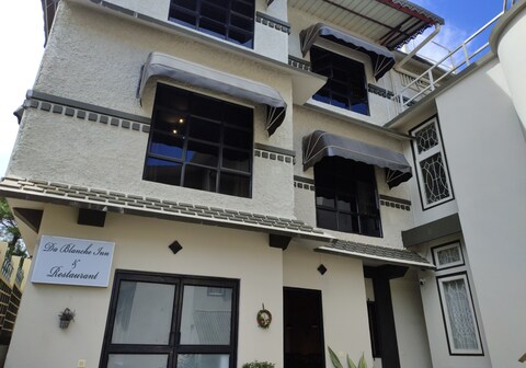 Da Blanche Inn & Restaurant