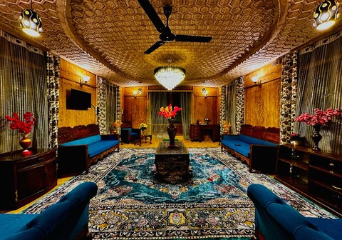 Newzealand Group of Houseboats