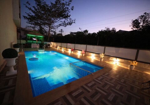 Staycation villa chapter 5