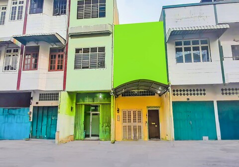 SPOT ON 92236 Kediri Family Homestay