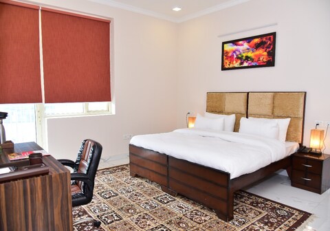 ARKAYA-INN Golf Course Road