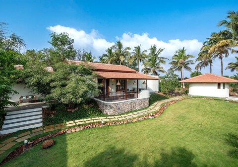 CosmicStays - Joshet A Mediterranean Farmstay - 3BHK Villa