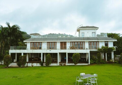 360 pawna 8 BHk Lake view villa by Hangout