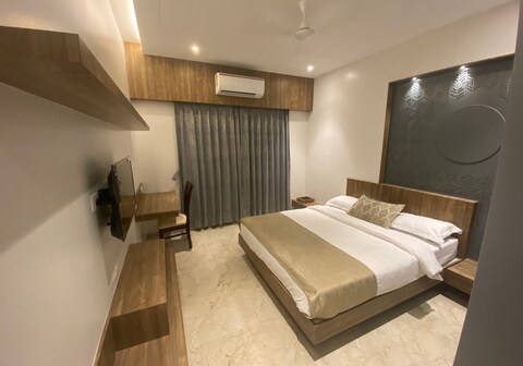 Hotel Dwarka Grand