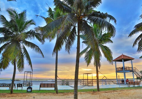 Estuary Sarovar Premiere, Poovar Island