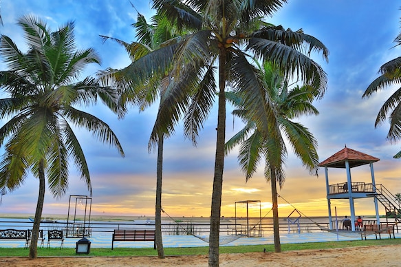 Estuary Sarovar Premiere, Poovar Island