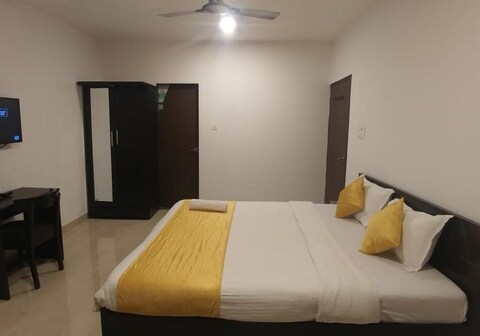 Capital 702 - Thane West
