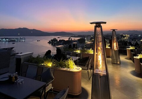 The Red Pier - My Downtown Hotels