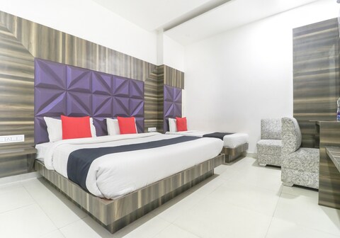 OYO 77326 Hotel Royal View