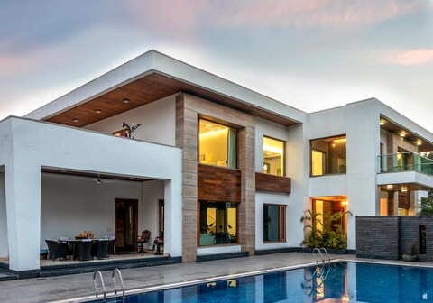 Luxurious 5 BHK Farmhouse