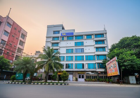FabHotel Raj Darbar - Nr. Kolkata Airport