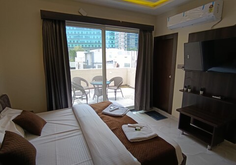 Hotel Legacy Grand | Rooms & Suites Near AIG Hosp