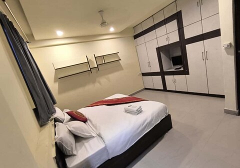 Shreenathji Inn