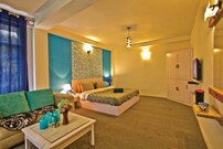 Sashas Hotel, Manali Sashas Hotel, Manali