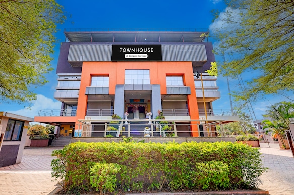 Super Townhouse Nagthane Satara Formerly Matoshree Palace