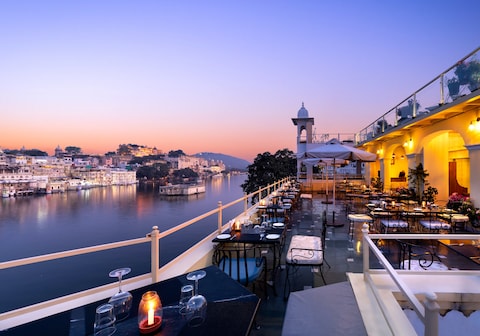 Sarovar - Lake Facing Boutique Hotel On Lake Pichola.