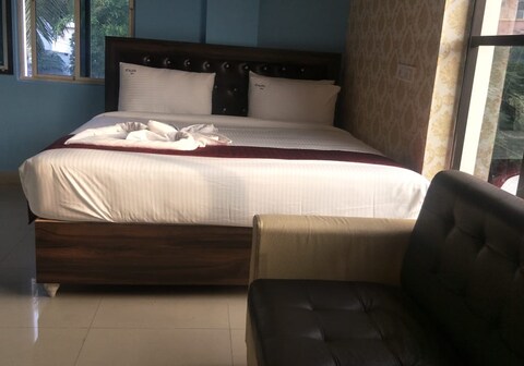 HOTEL B SQUARE INN