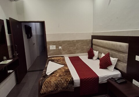 HOTEL TAJ Shiv Nagar, GT Road