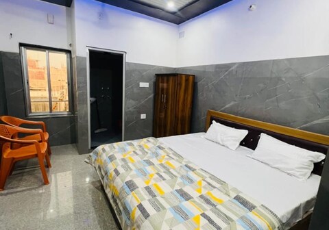 Milan Palace home stay