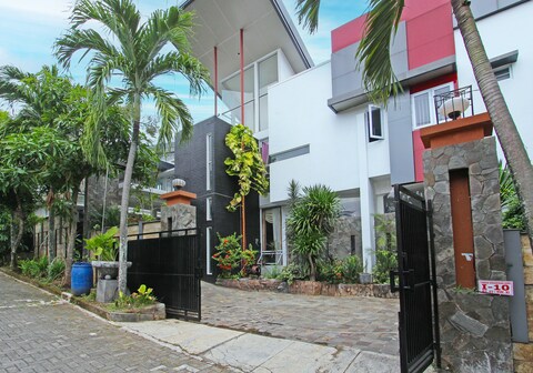 Super OYO Capital O 91665 D'prof Exclusive Guesthouse