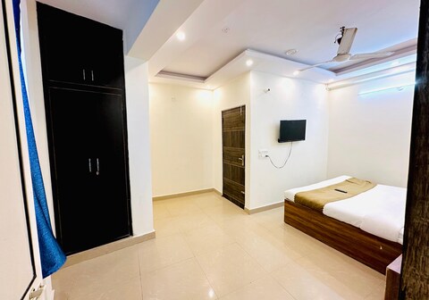 Galaxy Plaza Mayur Vihar Phase 1