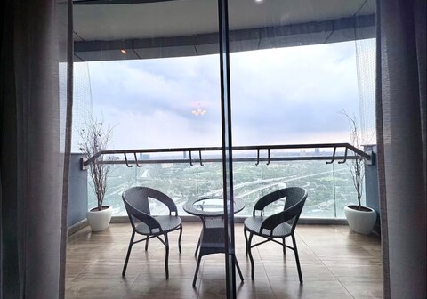 Riverside Bliss Stay At Supernova Noida80777