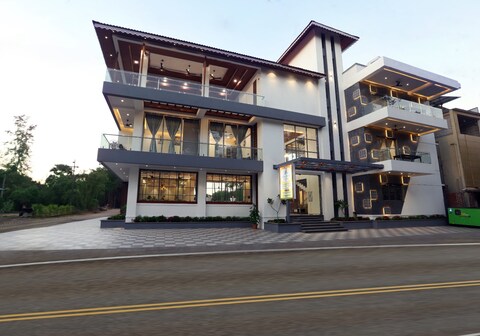 Sandhya Manohar Beach Resort