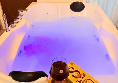 Jacuzzi with Skyview By Cayetana Railway Station