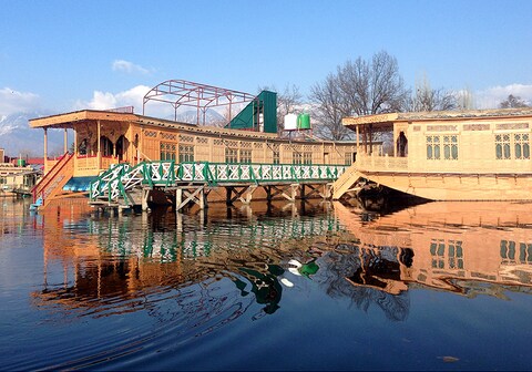 New Majestic Houseboat