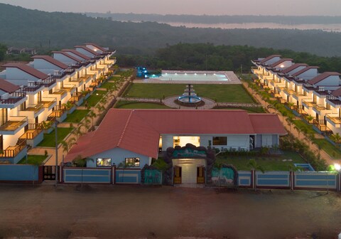 Baywatch Resort Bhogave Beach