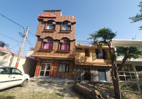 Arya Guest House