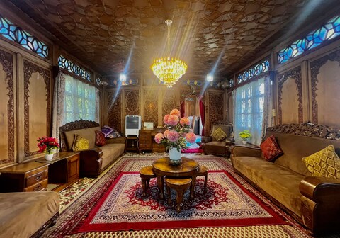 Houseboat yemberzal