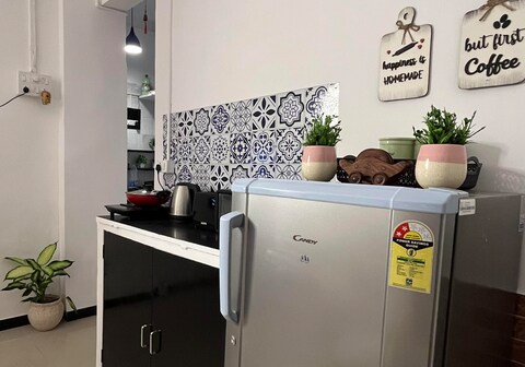 Snug studio apartment near Airport & Bandra