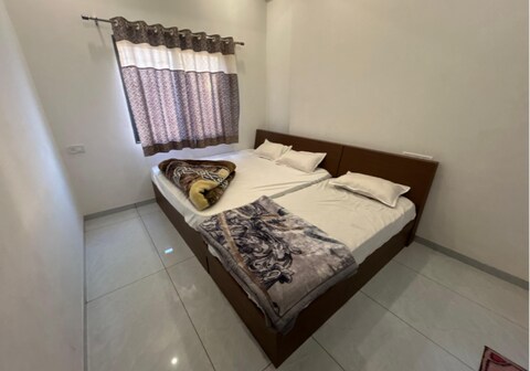 Shree Hari Palace | 900 Meter from Toran Dwar