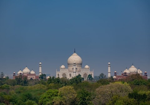 Big Brother Hostel | 500 m from Taj Mahal