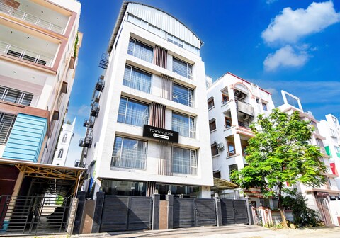 Super Townhouse New Town Formerly Krish Residency